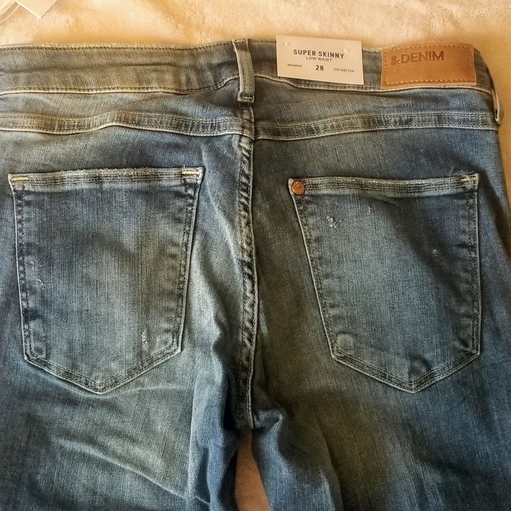 NWT super skinny detressed - Picture 4 of 4